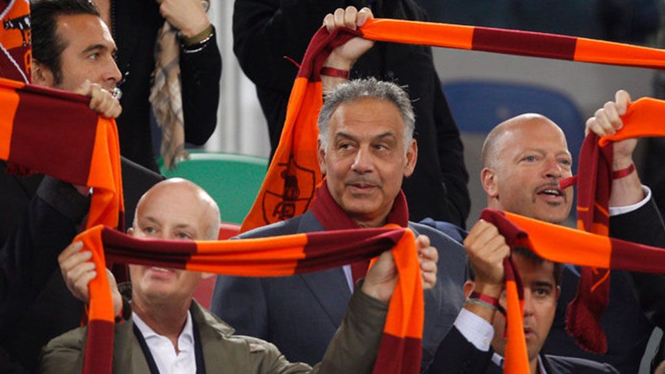 Presiden AS Roma, James Pallotta (tengah) Copyright: © INTERNET